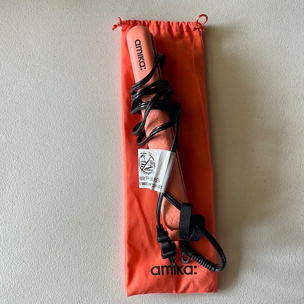 NWOT - Anika Hair Straightener